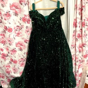 Am selling this beautiful emerald green dress.